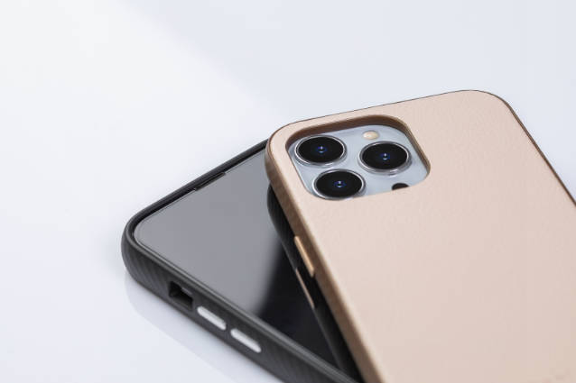La carcasa Moshi Overture proporciona protección ante caídas de grado militar.